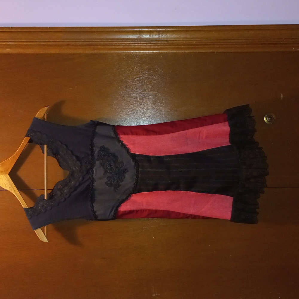 KOLLONTAI SIZE XS, BLACK & Red Tunic